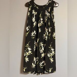 *NWT* Banana Republic black Floral Pleated
Sleeveless Dress w/Belt